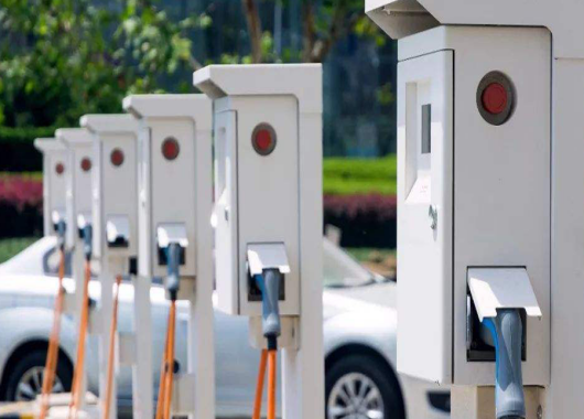 英國(guó)電動(dòng)汽車(chē)行業(yè)陷入困境，英媒：中國(guó)背鍋！